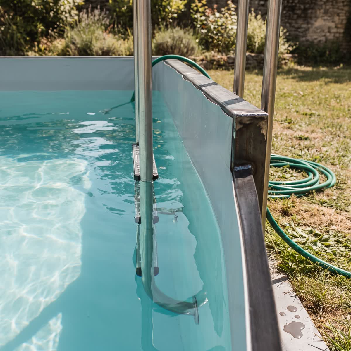 Installation piscine container Aron