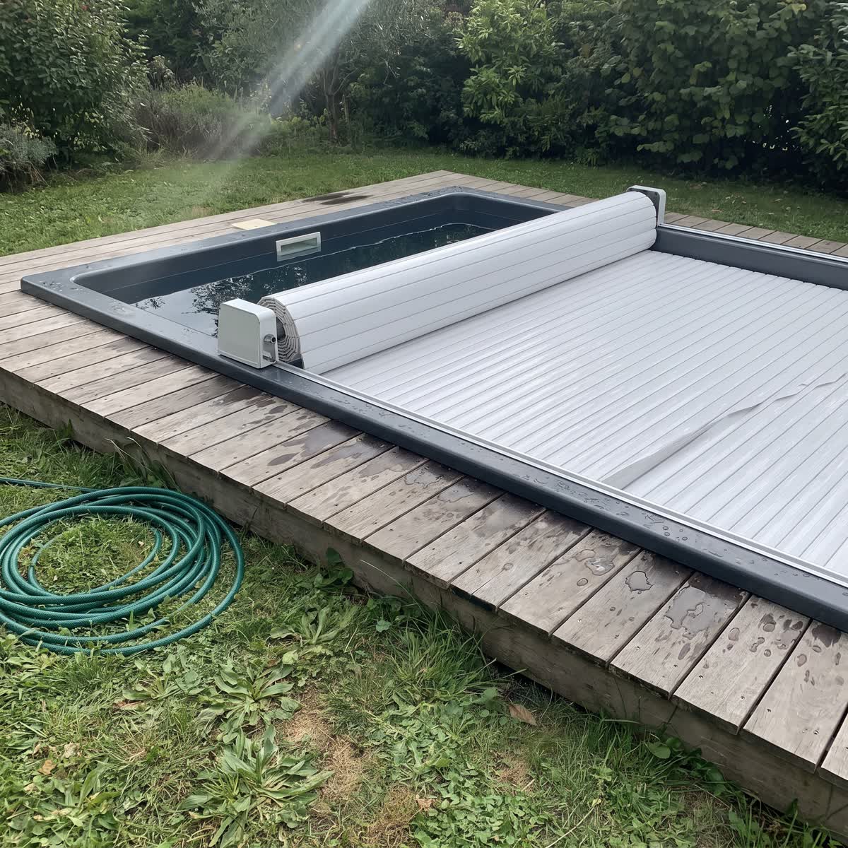 Piscine container avec volet roulant de sécurité